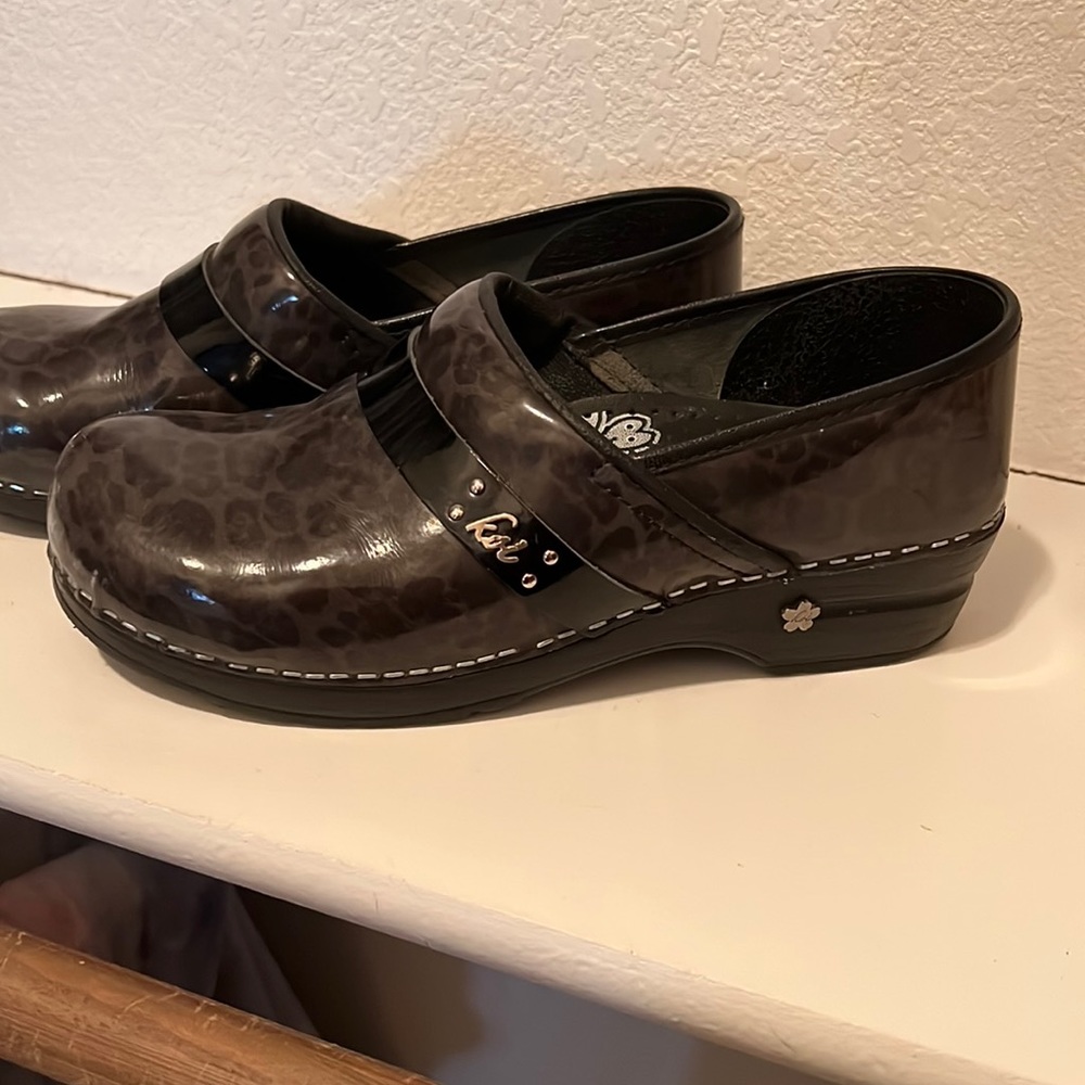 Koi by Sanita! Clogs Euro 41/ US 10-10.5